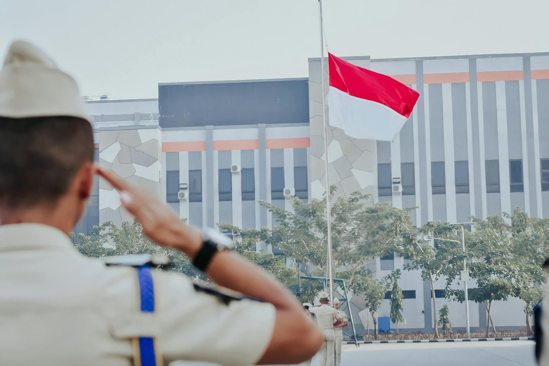 ceremonia de ridicare a drapelului indonezian